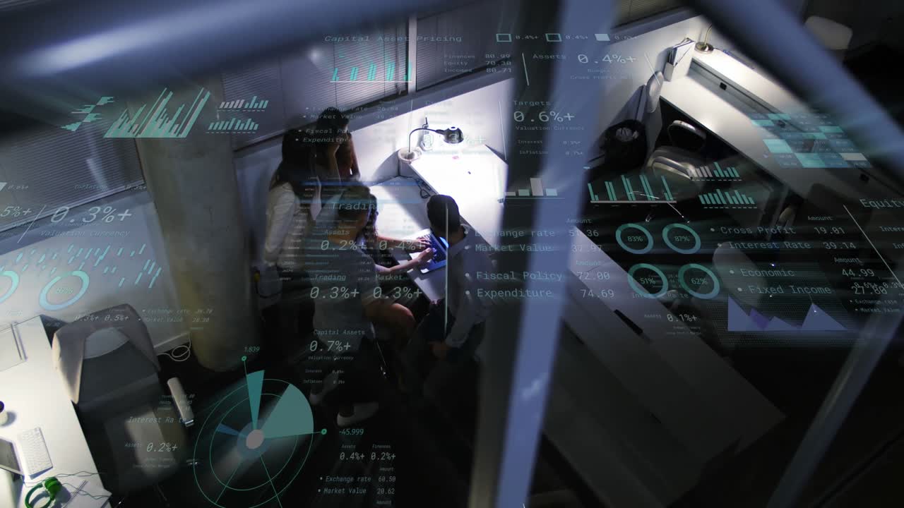 animación del procesamiento de datos financieros sobre diversas personas de negocios