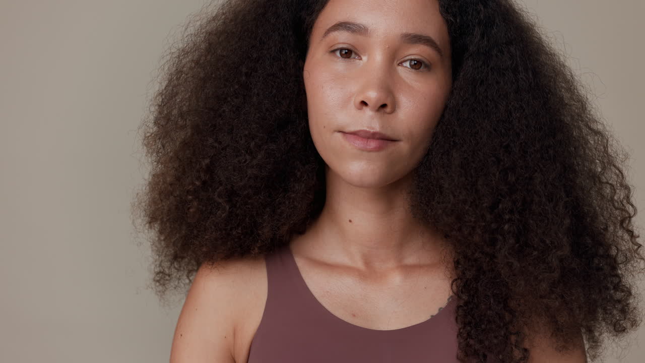 belleza, cuidado natural del cabello y rostro de la mujer