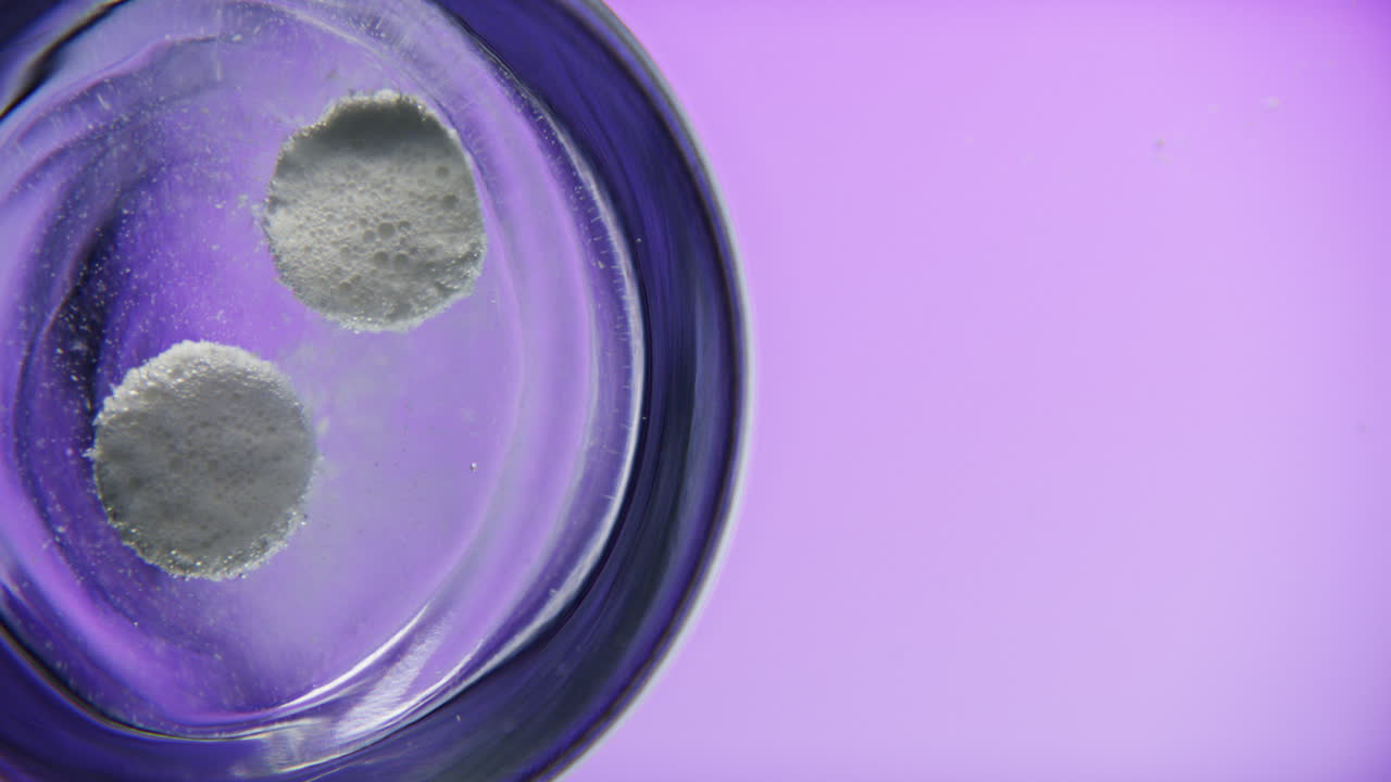 medicamento que se disuelve en un vaso de agua