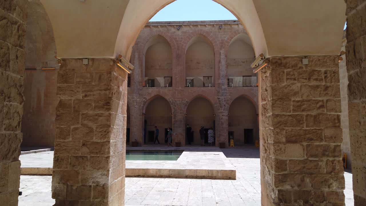 madrasa en la cadena.