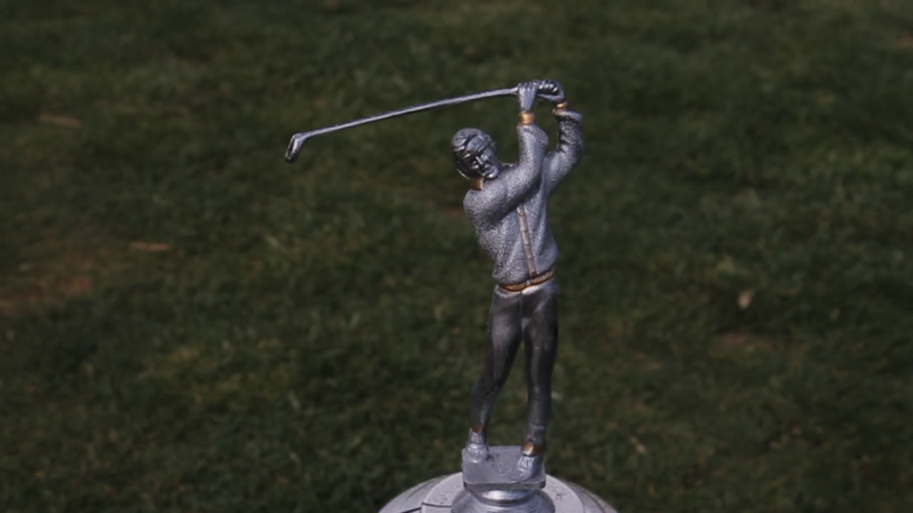 Golf statuette