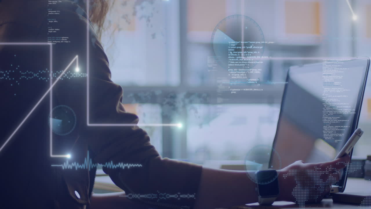 animación del procesamiento de datos sobre mujer de negocios caucásica en la oficina