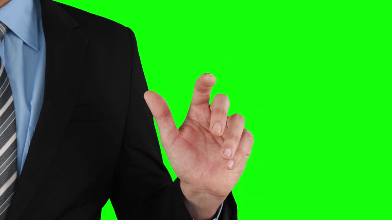 보이지 않는 터치 스크린을 사용하는 사업가