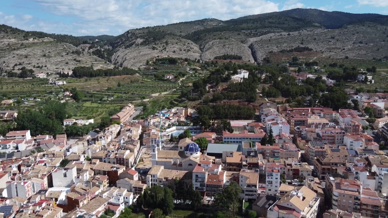 Luftfoto af den gamle bydel i Ibi, Spanien.