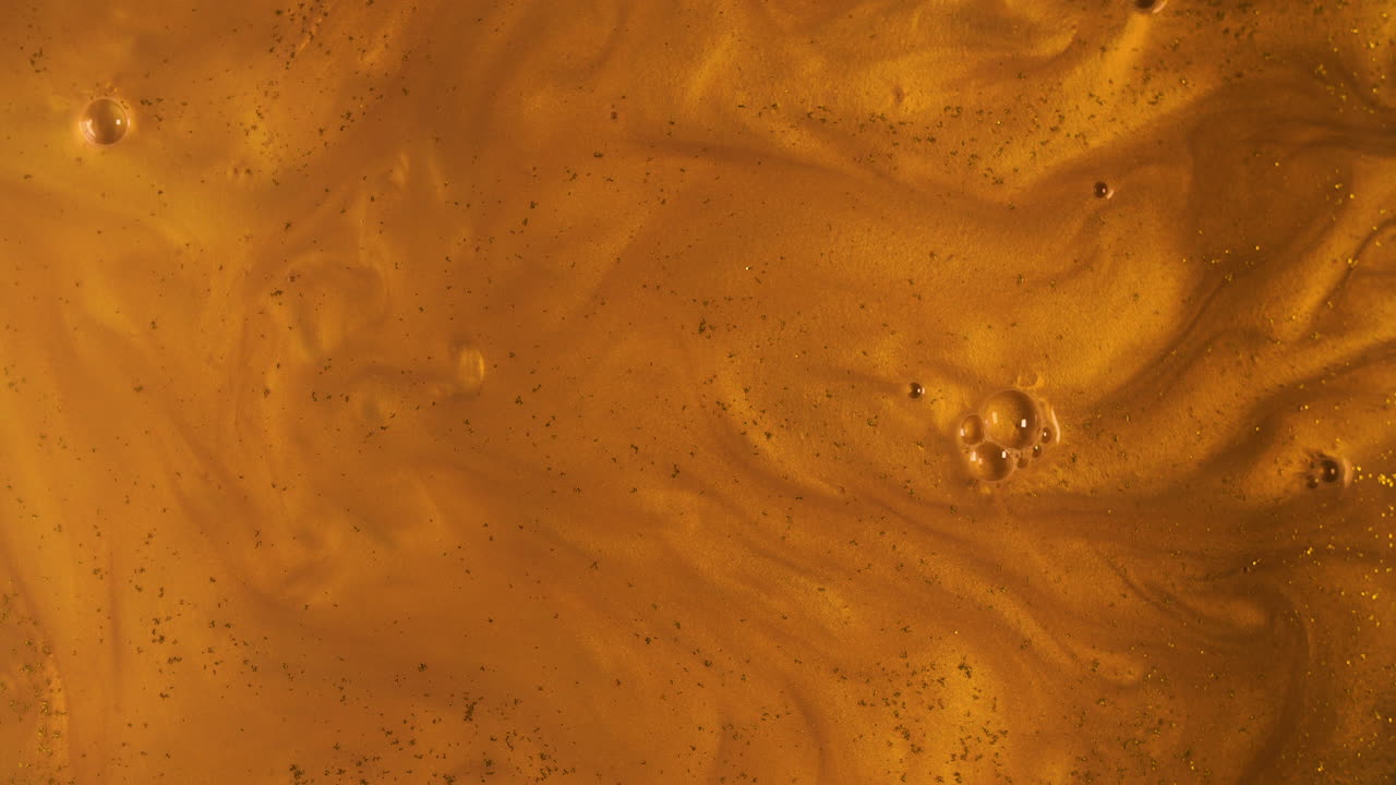 oro líquido con purpurina encima y ondas