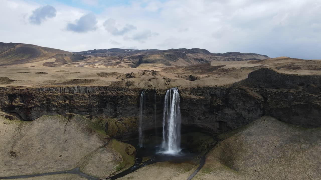 islandia cascada seljalandsfoss drone aéreo 7.mp4