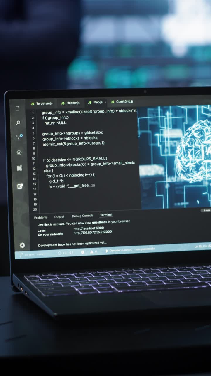 Schermo di laptop che mostra codice di programmazione e animazione di IA Brain