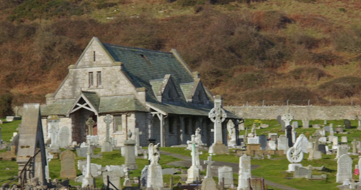 Ampia panoramica della chiesa e del cimitero di St. Tudno, sulla sommità di Great Orme