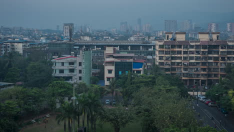 Navi-Mumbai-India-Día-A-Noche-Timelapse-Seawards-Ciudad-Línea-Vista-Aérea