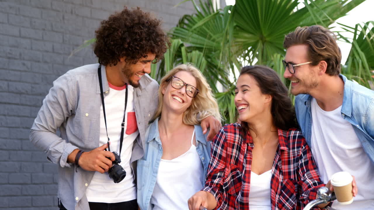 amigos interactuando entre sí