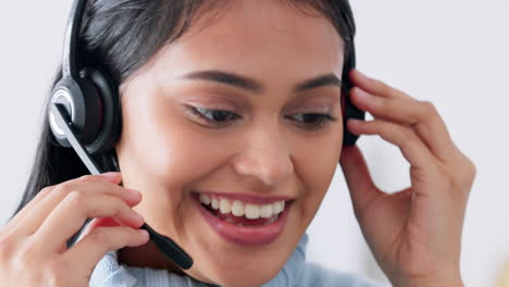 Face-of-call-center-worker-talking-to-people