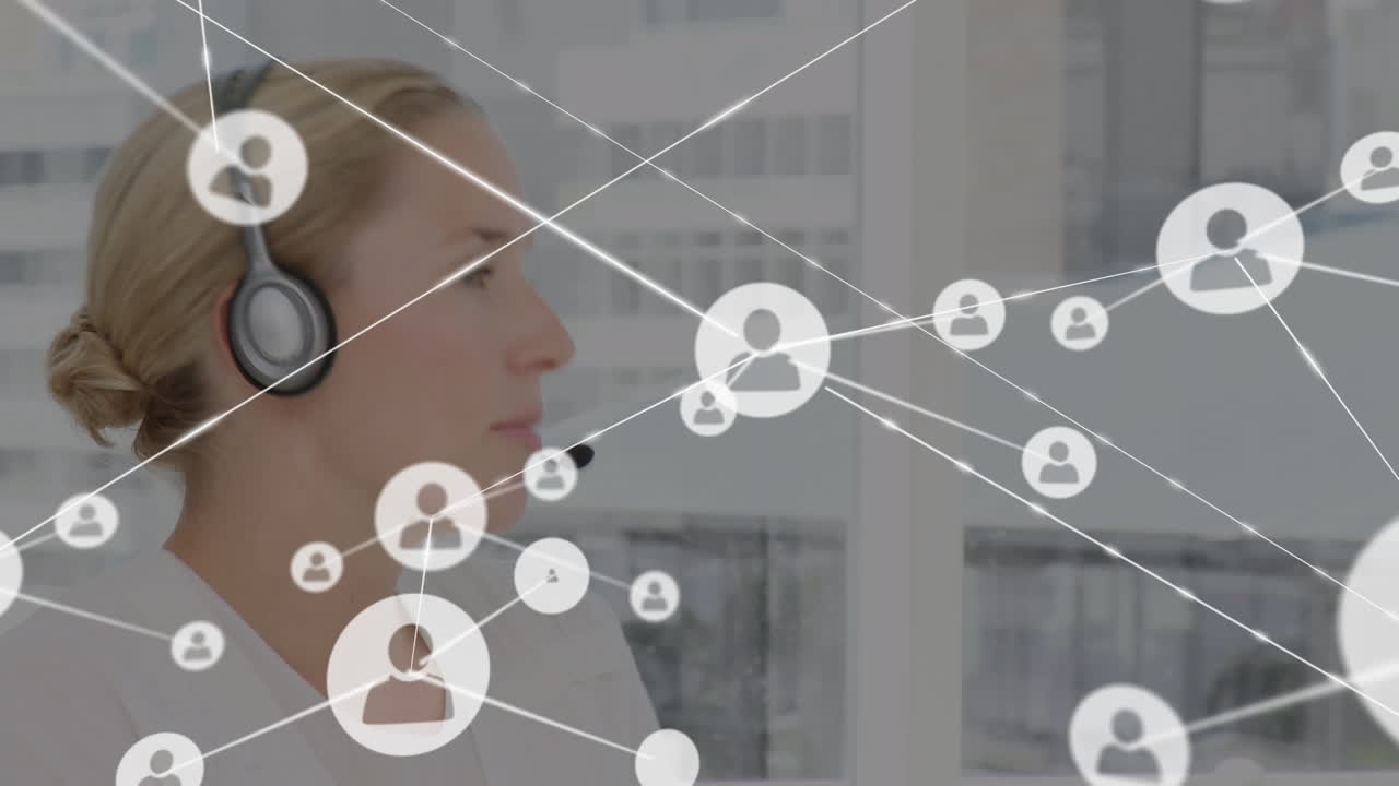 헤드 ⁇ 을 착용한 사업가 여성에 대한 연결 네트워크와 아이콘의 애니메이션