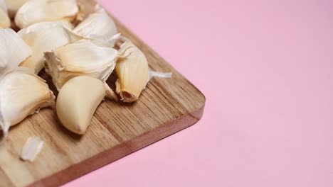 close up pf garlic on pink background