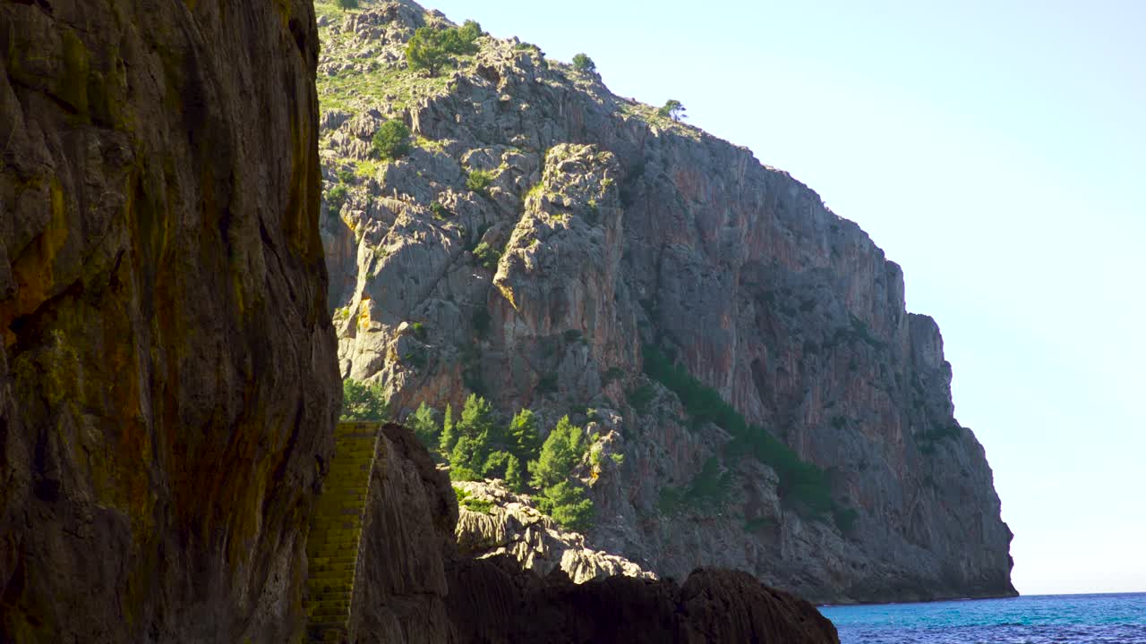 해안 절벽과 바다