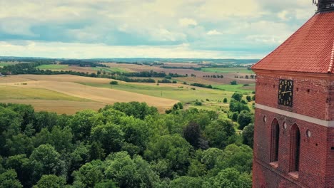 Drohnenflug-über-Das-Hügelige-Gelände