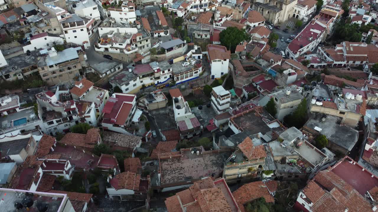 멕시코 택스코 중심에서 드론 날리기