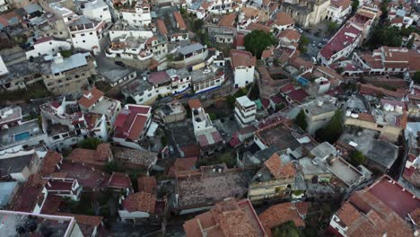 Volando-El-Dron-En-El-Centro-De-Taxco,-Mexico