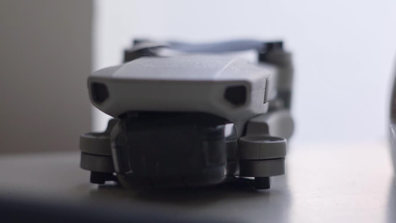 mavic mini l에서 펄럭이는 슬로우 모션 비디오