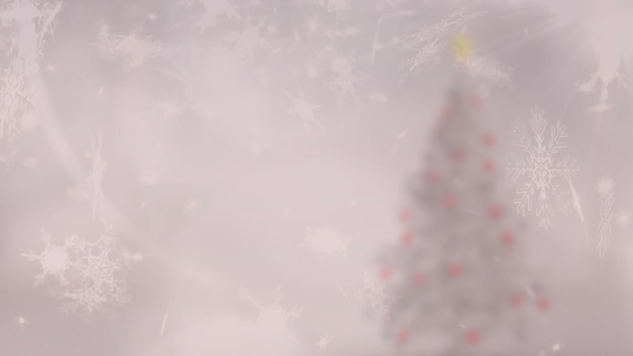 Copos de nieve cayendo sobre un árbol de Navidad en un paisaje invernal