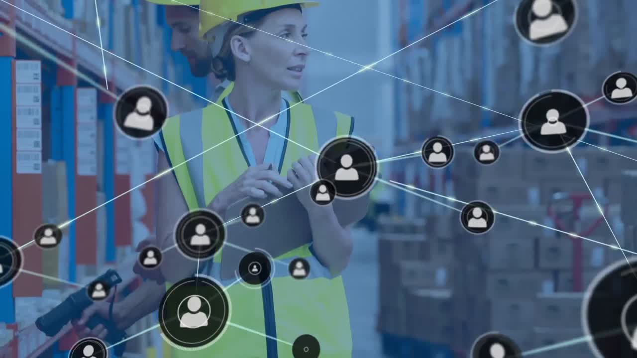 animación de la red de conexiones con iconos sobre la mujer escribiendo en el clipboard en el almacén