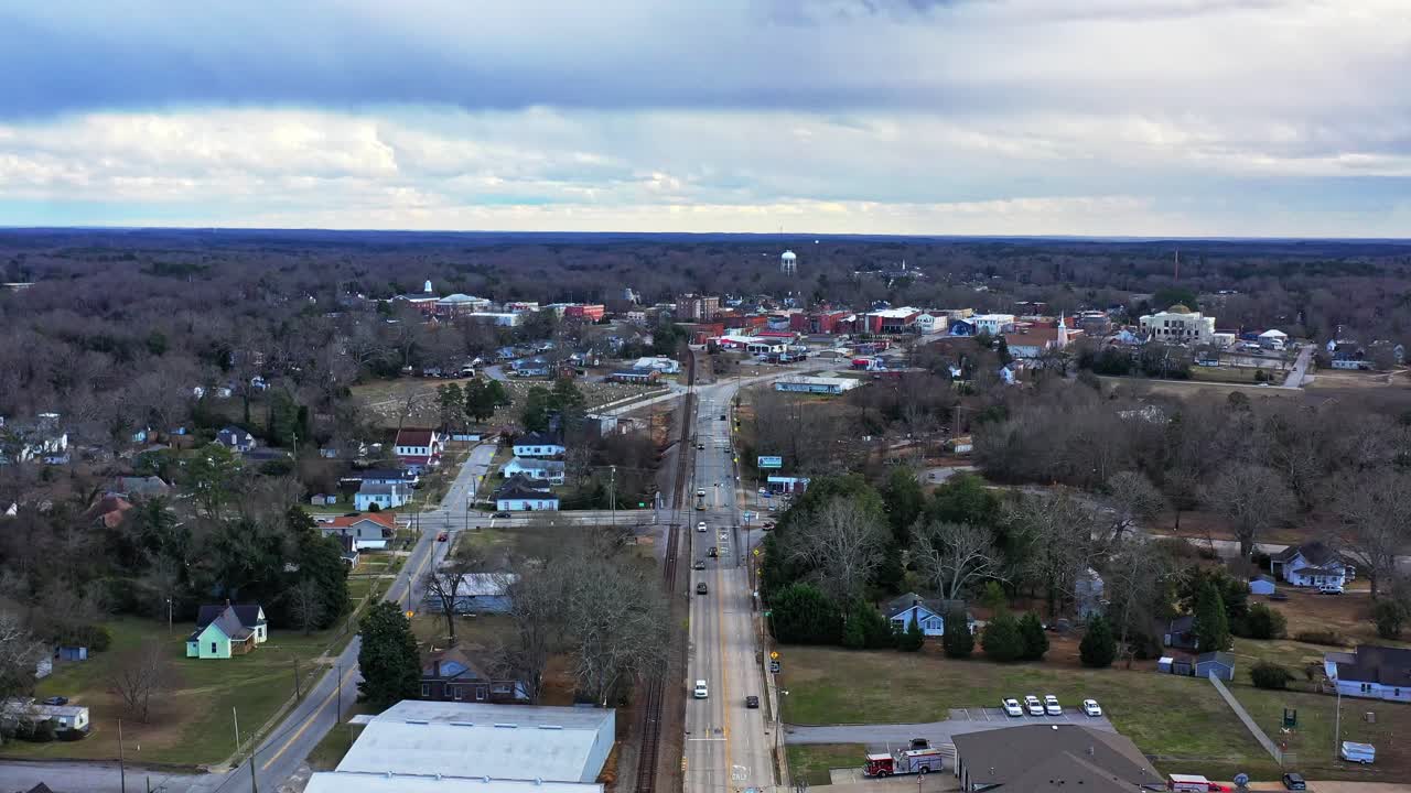 드론이 유니언 시내로 다가오고 있습니다.