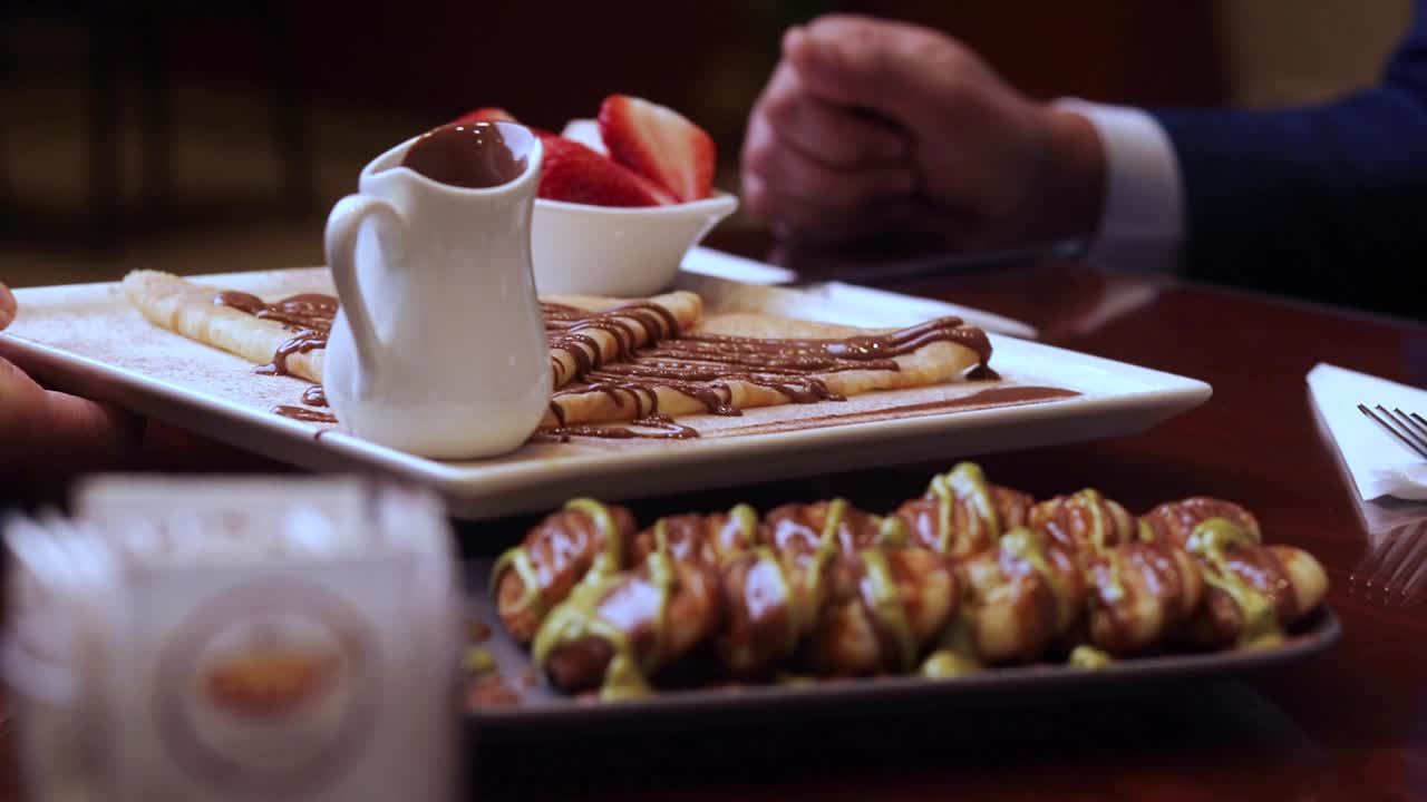 호텔에서 비즈니스 남자 환대 desirt