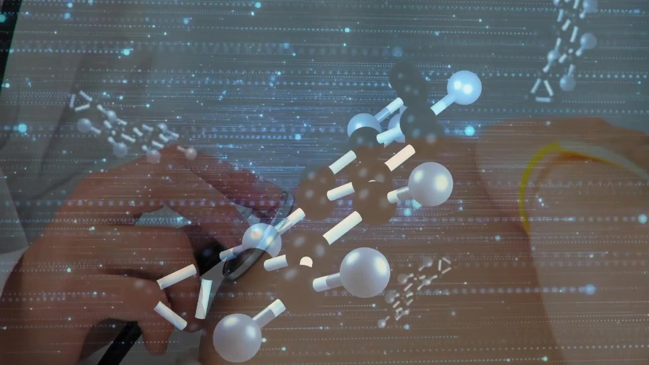 技術者の手が腹部に超音波プローブを押し当て、データ上に分子鎖を可視化している。