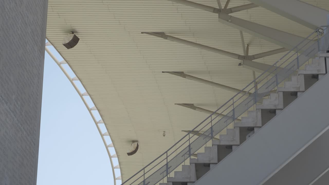 tribuna y gradas en un estadio de fútbol