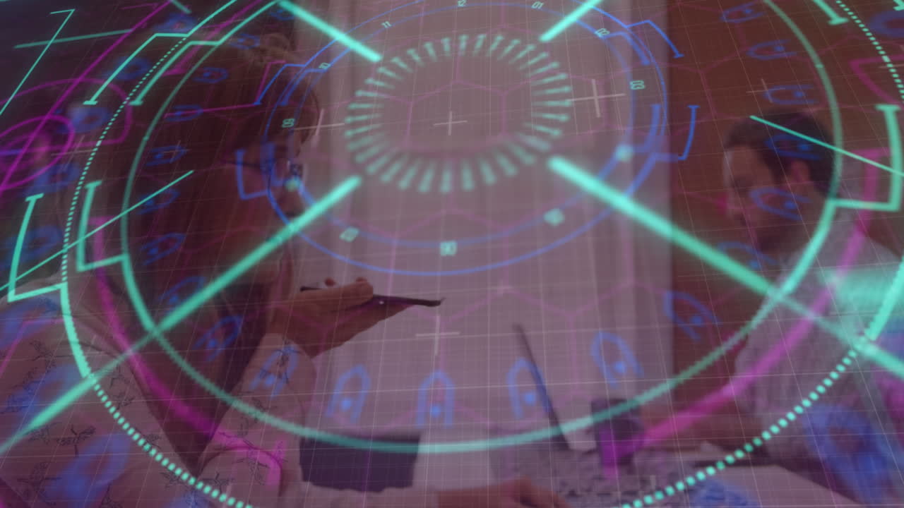 animación de patrones de mandala sobre mujer caucásica hablando en el altavoz de teléfono inteligente en la oficina