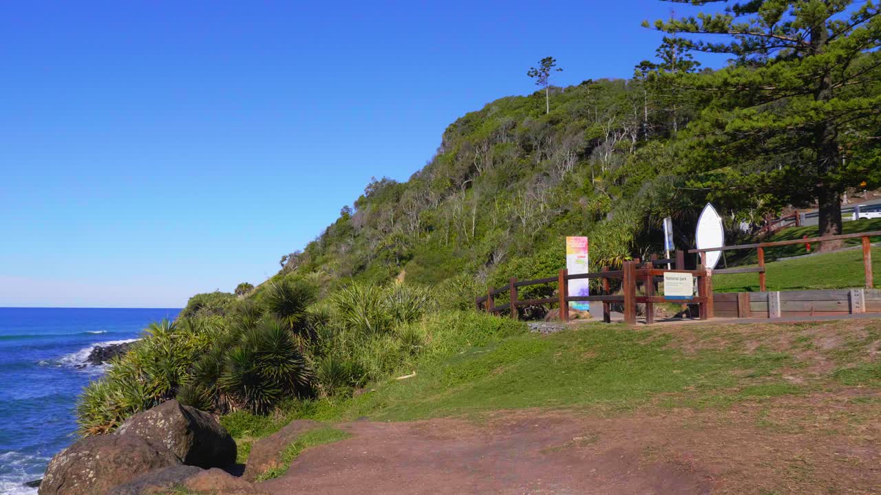 여름 동안 벌리 헤드의 빈 해변 - 관광지 - 골드 코스트, 퀸즐랜드, 호주