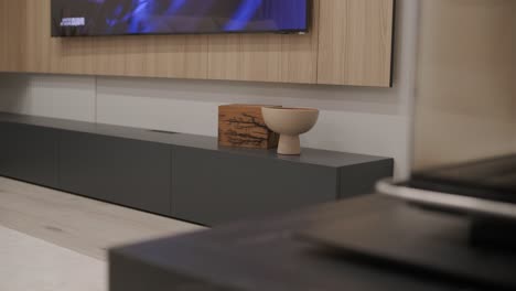 video de diseño y decoración de habitaciones interiores moderno estilo minimalista sala de estar y comedor apartamento estudio.