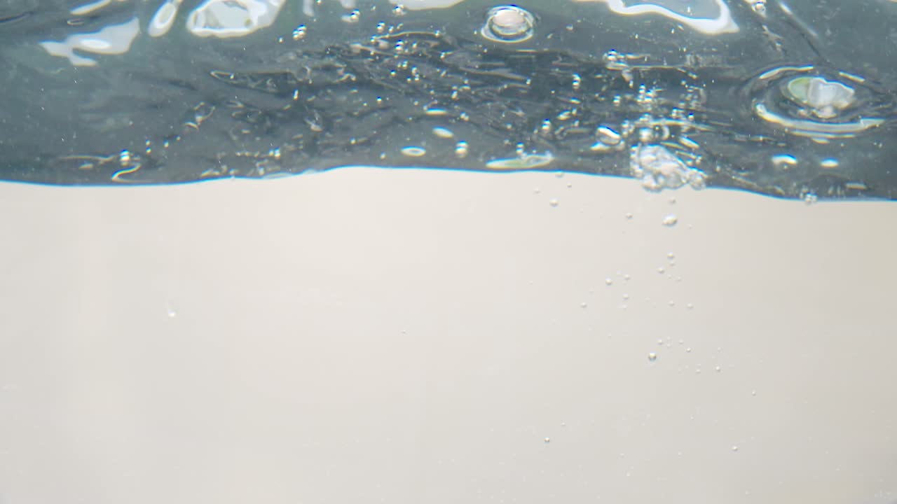 물 얼룩과 거품