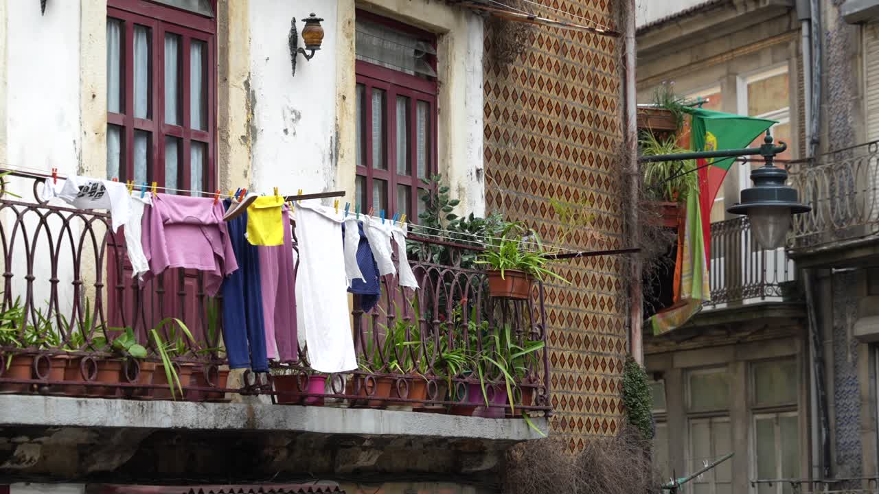 Authentic vintage apartment in Porto, with old tiles and laundry on balcony