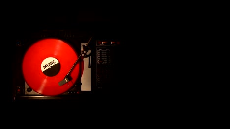 un tocadiscos con su lápiz que corre a lo largo de un disco de vinilo
