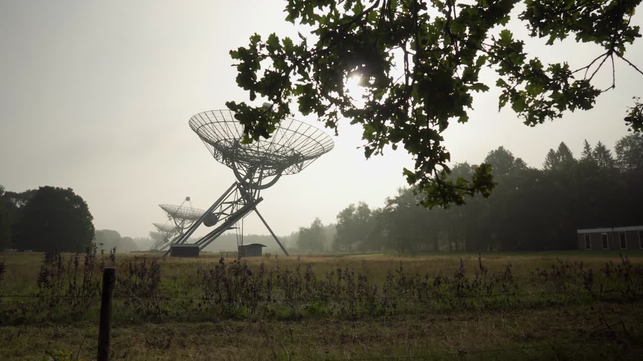 안개 에 있는 라디오 망원경