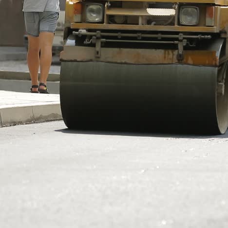 road roller laying a new asphalt