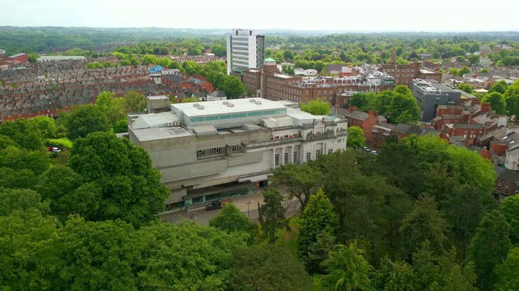 Aerial video of Ulster Museum in Botanic Gardens in Belfast, Northern Ireland on a bright sunny day. Produced in 4K, 60 frames per second and with Rec709 color.