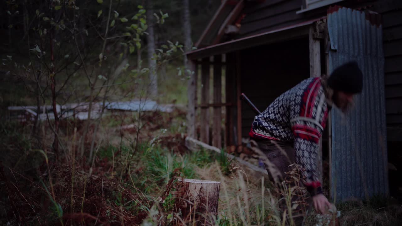 노르웨이 의 트론델라그 에서 도끼 로 불목 을  ⁇ 는 유럽인