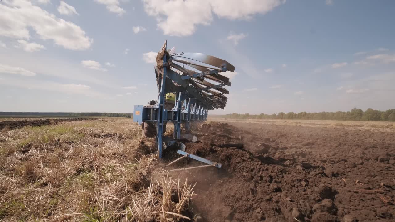 건조한 농장을 는 트랙터, 심기 위한 토지를 준비하는 농업 산업, 농장에서 을 가공하는.