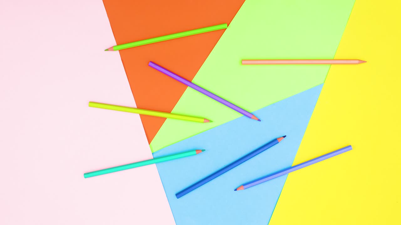 다채로운 테마에 다채로운 연필이 나타납니다. 움직임을 멈추십시오.