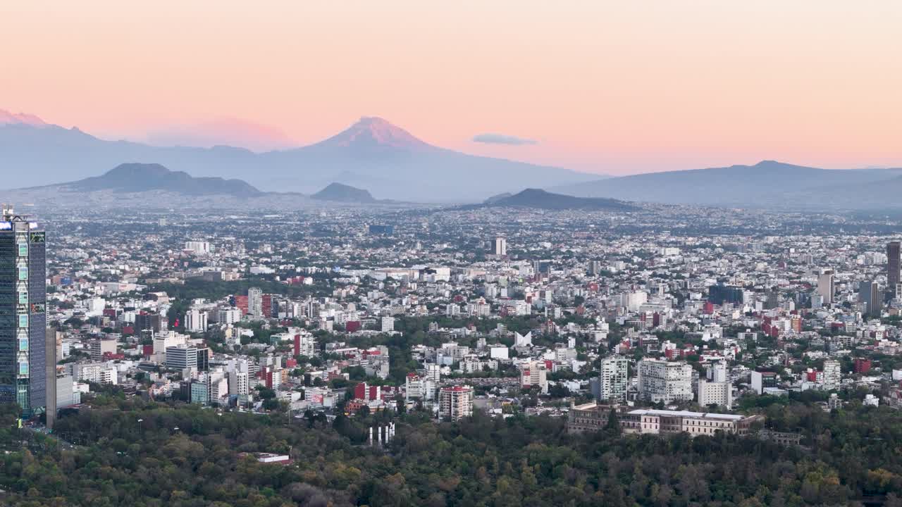 멕시코 시티의 차풀테펙 성 드론 샷