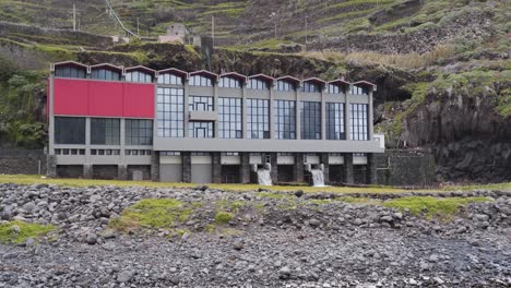 View-of-an-hydroelectric-power-plant-on-the-river-mouth,-Steady-camera-showing-the-water-leaving-the-hydroelectric-plant-back-to-the-river-mouth