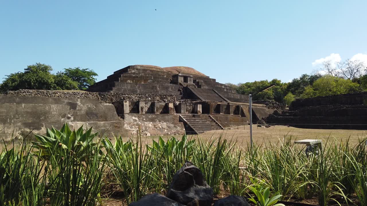 Antiche rovine Maya di Tazumal a Santa Ana, El Salvador, sito archeologico, patrimonio culturale