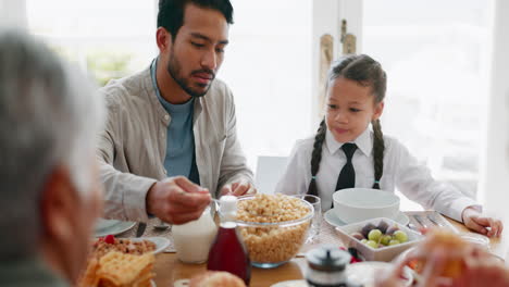 Frühstück,-Schulmädchen-Und-Morgen-Mit-Der-Großen-Familie