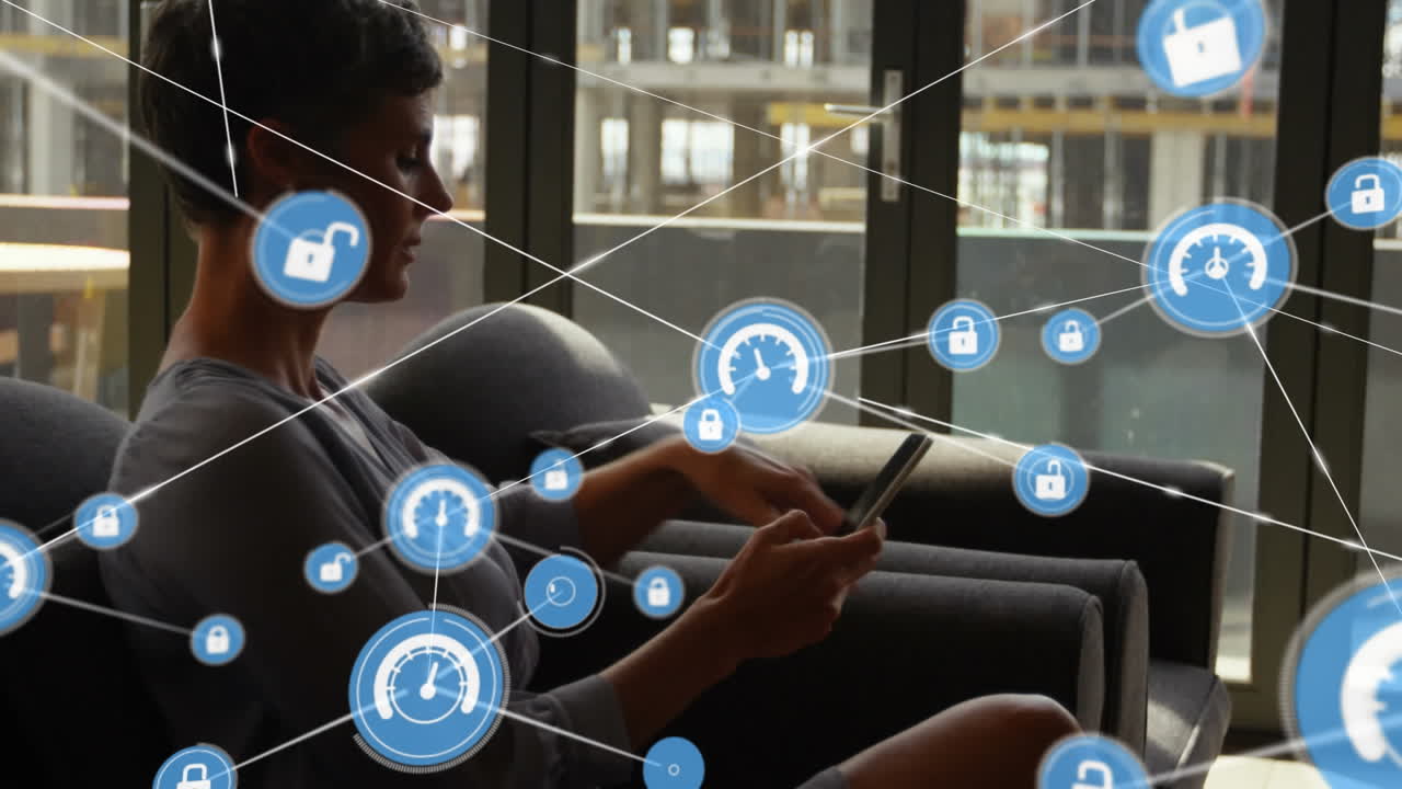 animación de una red de iconos digitales sobre una mujer caucásica pensativa que usa un teléfono inteligente en la oficina.