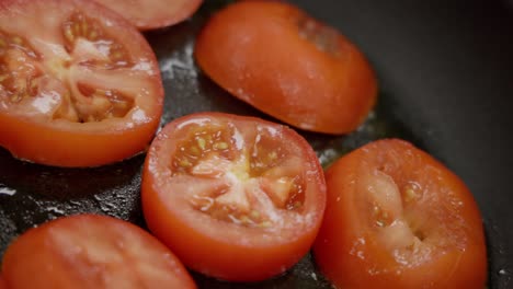 -  ⁇ 에 토마토를 요리하는 - 클로즈업 -29.97 fps - 캐논 r5c로 촬영