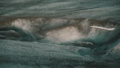 agua helada, río abajo en el canal de hielo, en el punto 660, en las afueras de kangerlussuaq