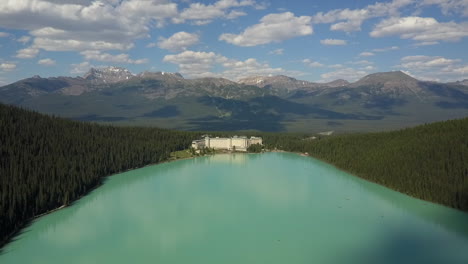 Hotel-Chateau-De-Lujo-En-El-Lago-Louise-En-El-Parque-Nacional-De-Banff-En-Canadá