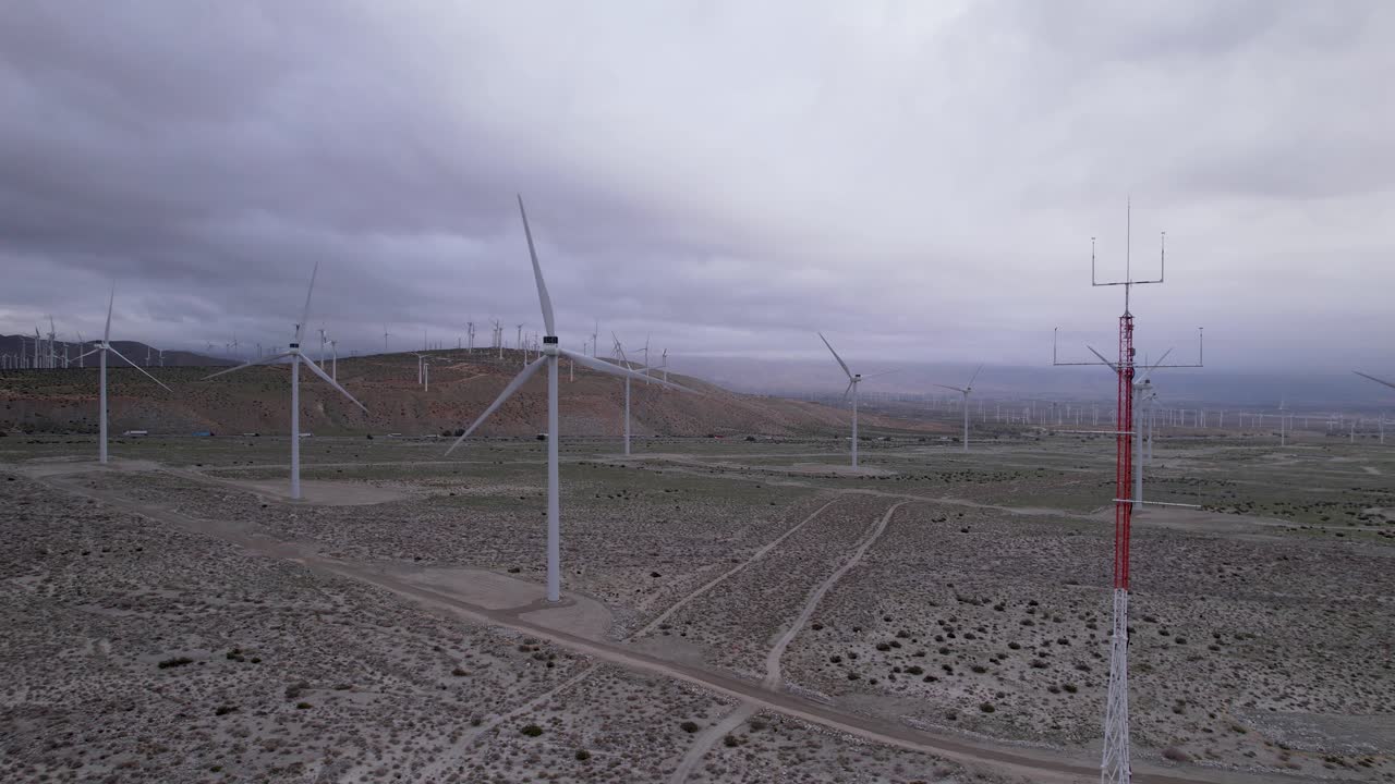 aerogeneradores junto al parque joshua tree