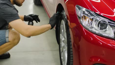 wax the tire. waxing the tire with sponge.